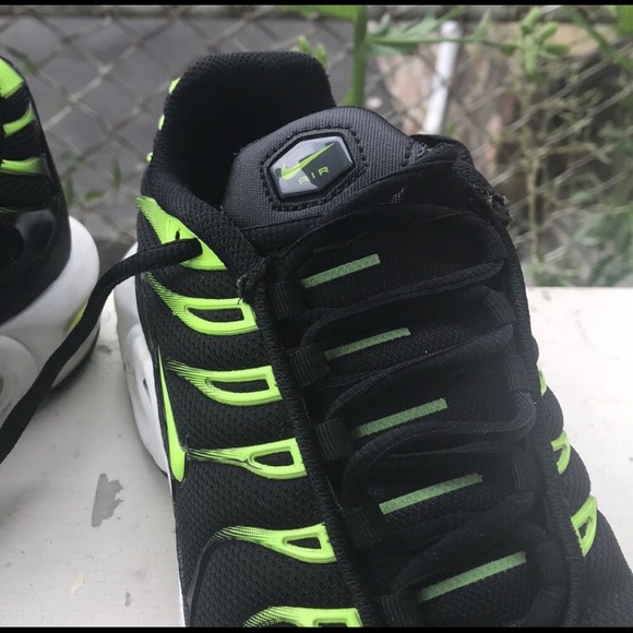 Air max Plus size 7 us volt and black - Picture 6 of 7